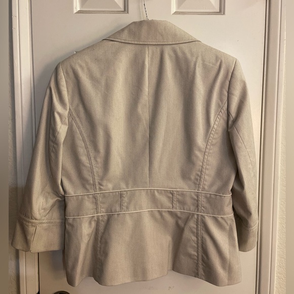 White House Black Market 3/4 Cream Sleeve Blazer - Picture 3 of 4